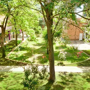 2* Casa de hóspedes Lantana Garden
