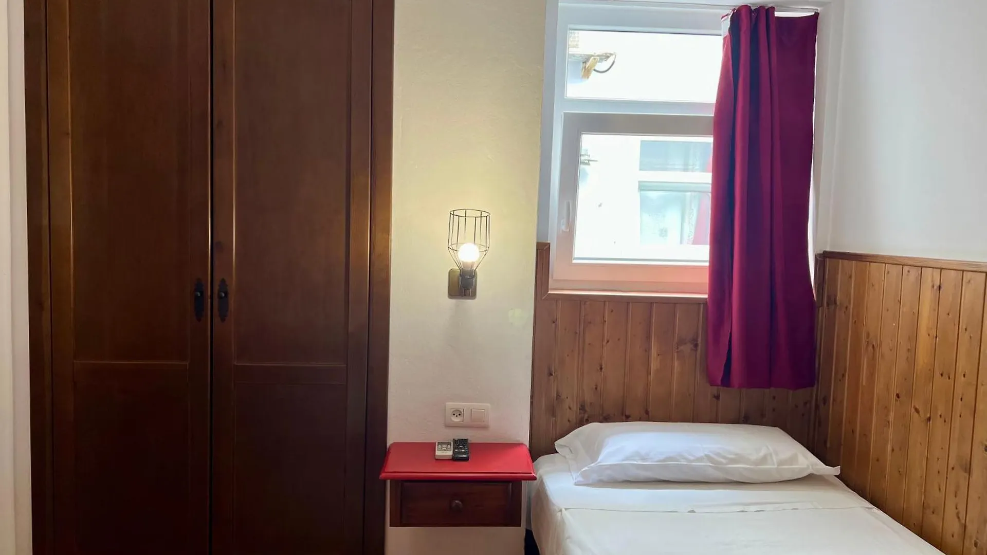 Hostal Real San Juan Del Puerto Spain